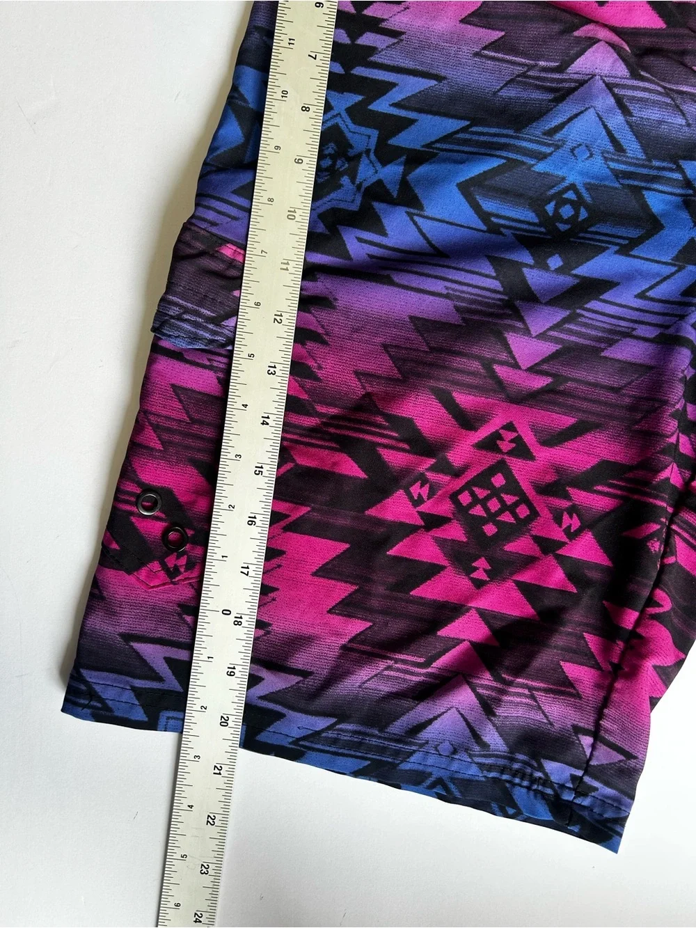 Ocean Current Men’s Swimsuit Board Shorts Aztec Pocket Black/Pink/ Blue Size 32